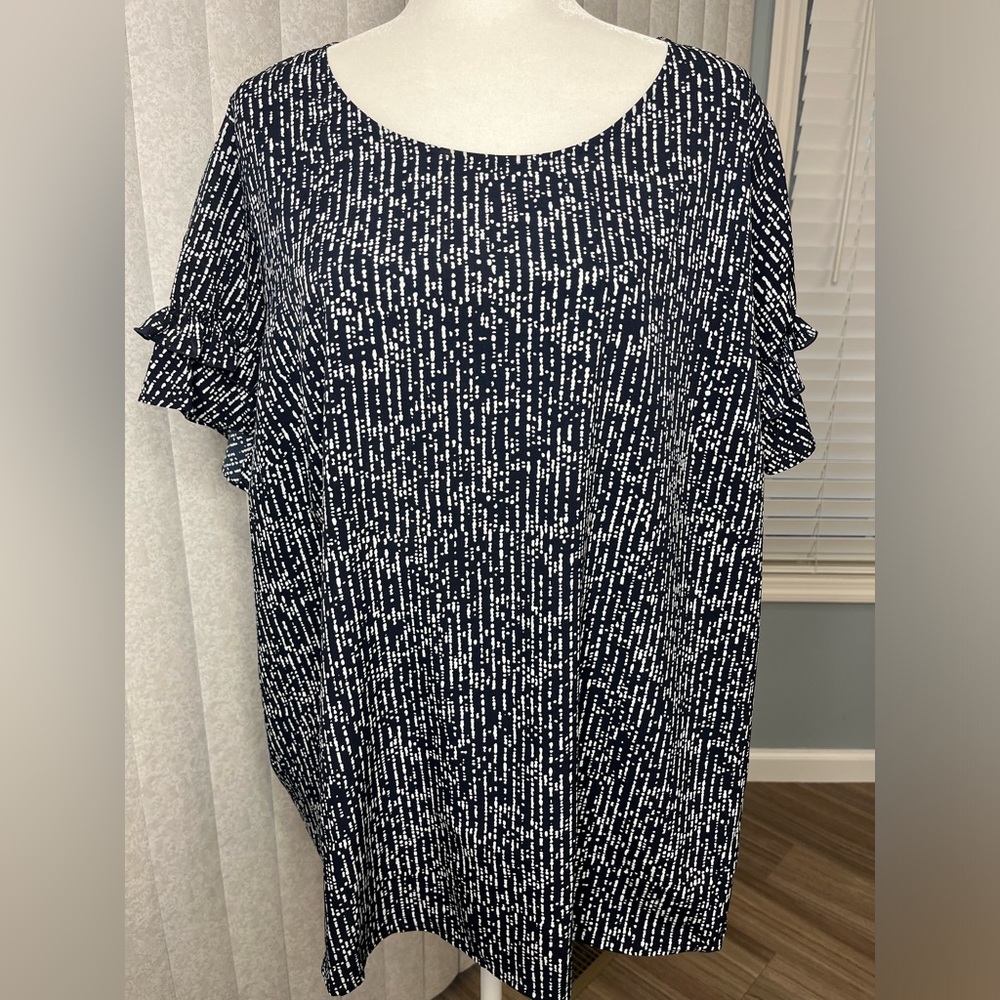 Lane Bryant Navy and White Short Ruffle Sleeve Shell Size 22